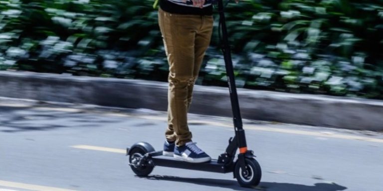 ¡ALERTA NACIONAL! Muertes por patinetas eléctricas se disparan un 700% en Colombia: la silenciosa epidemia que arrasa con ciudadanos