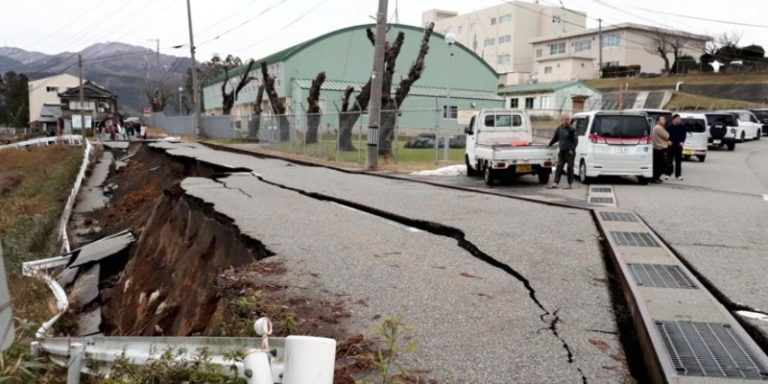 ¡TERREMOTO APOCALÍPTICO SACUDE JAPÓN! Un sismo de 7.5 grados desata el pánico y alerta de tsunami con olas de TRES METROS